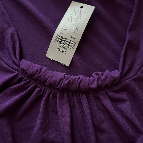 Women’s size small short sleeve blouse. - Picture 6 of 6